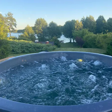 Dom Z Jacuzzi Nad Jeziorem Orzysz-mazury *