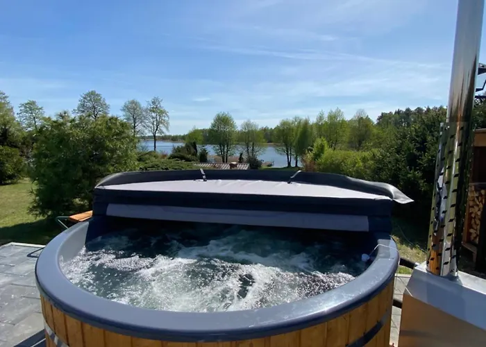 Holiday home Dom Z Jacuzzi Nad Jeziorem Orzysz-mazury