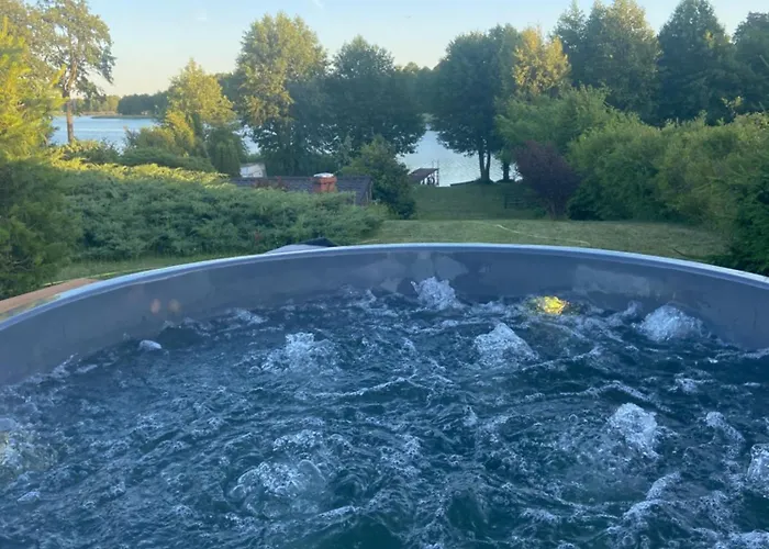 Dom Z Jacuzzi Nad Jeziorem Orzysz-mazury *